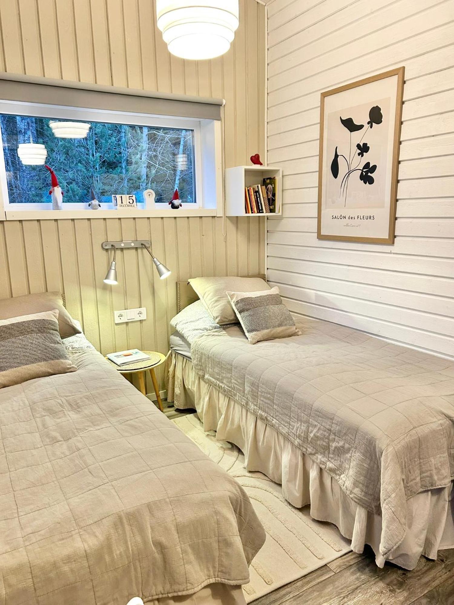 Lilla Huset Bed & Breakfast - Countryside Guesthouse, Free Parking Örebro Kültér fotó
