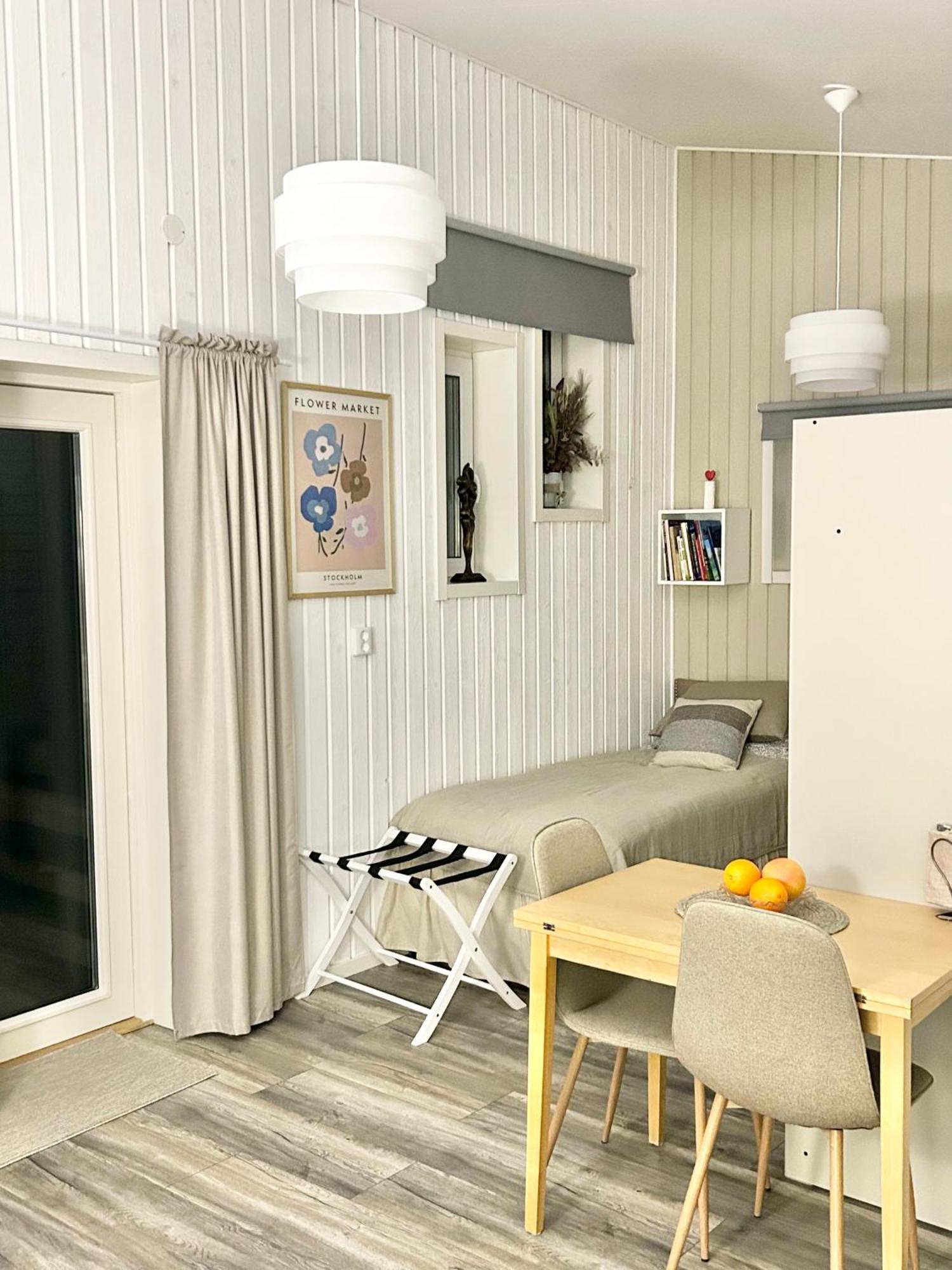 Lilla Huset Bed & Breakfast - Countryside Guesthouse, Free Parking Örebro Kültér fotó